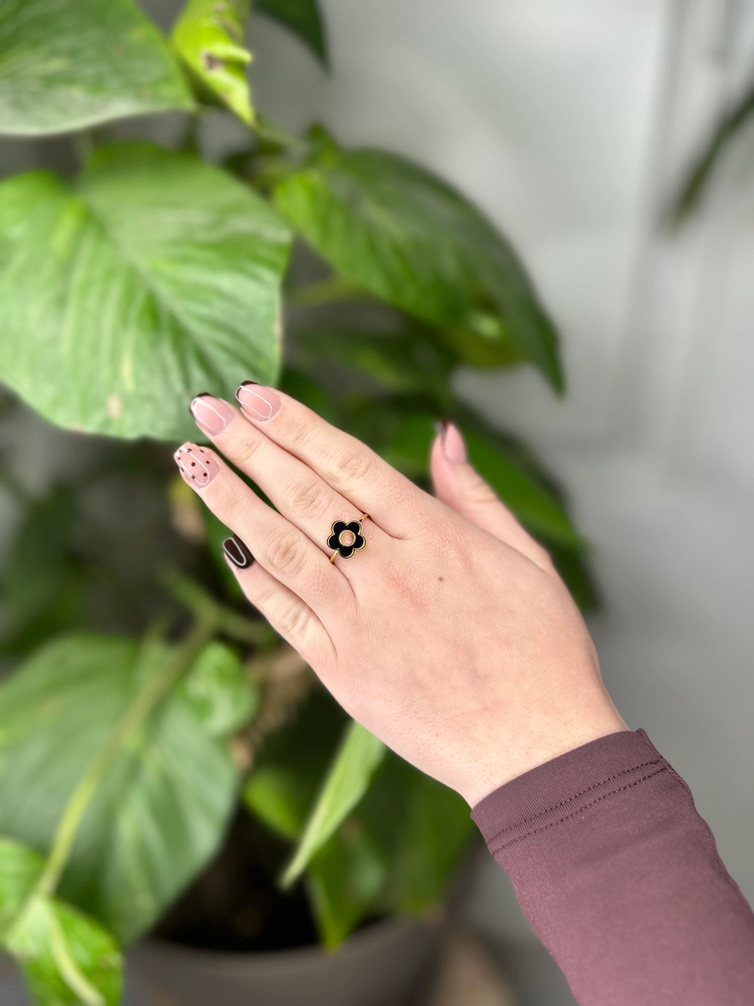 Bague fleur noir